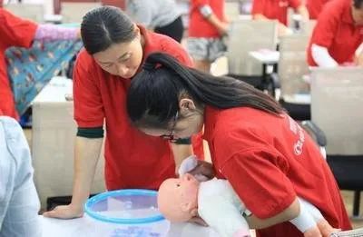 2022年創(chuàng)業(yè)開家政公司，你需要邁過這4道坎！